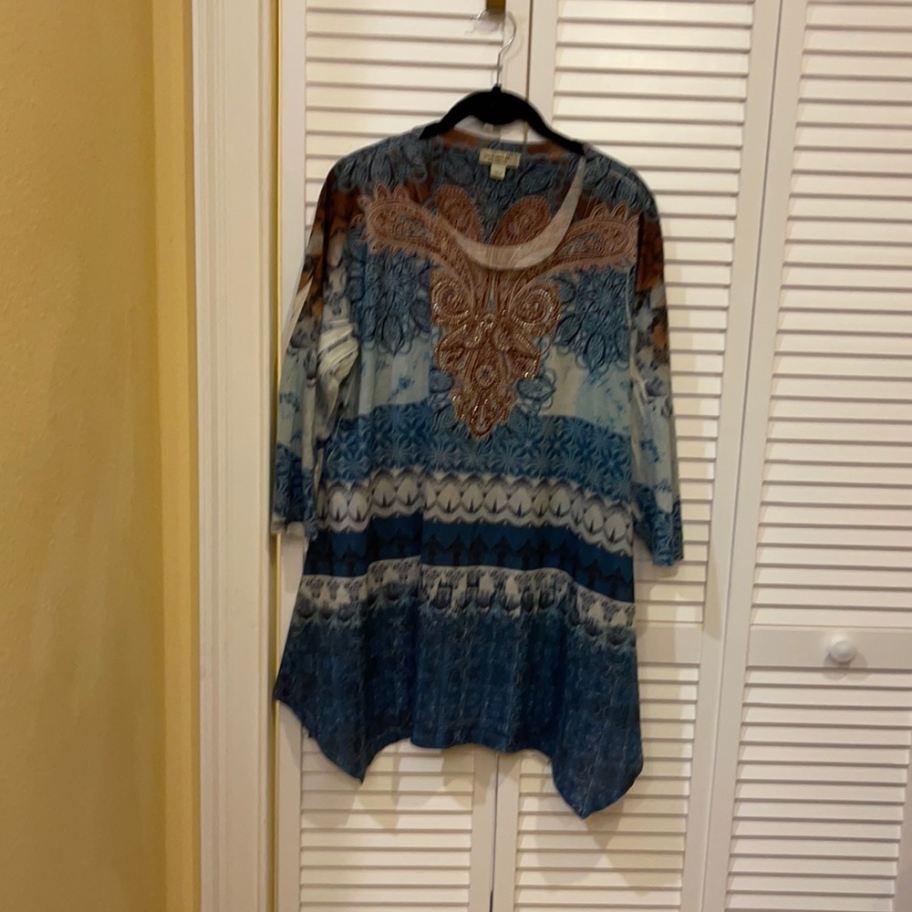 Beautiful 2X long sleeve shirt.